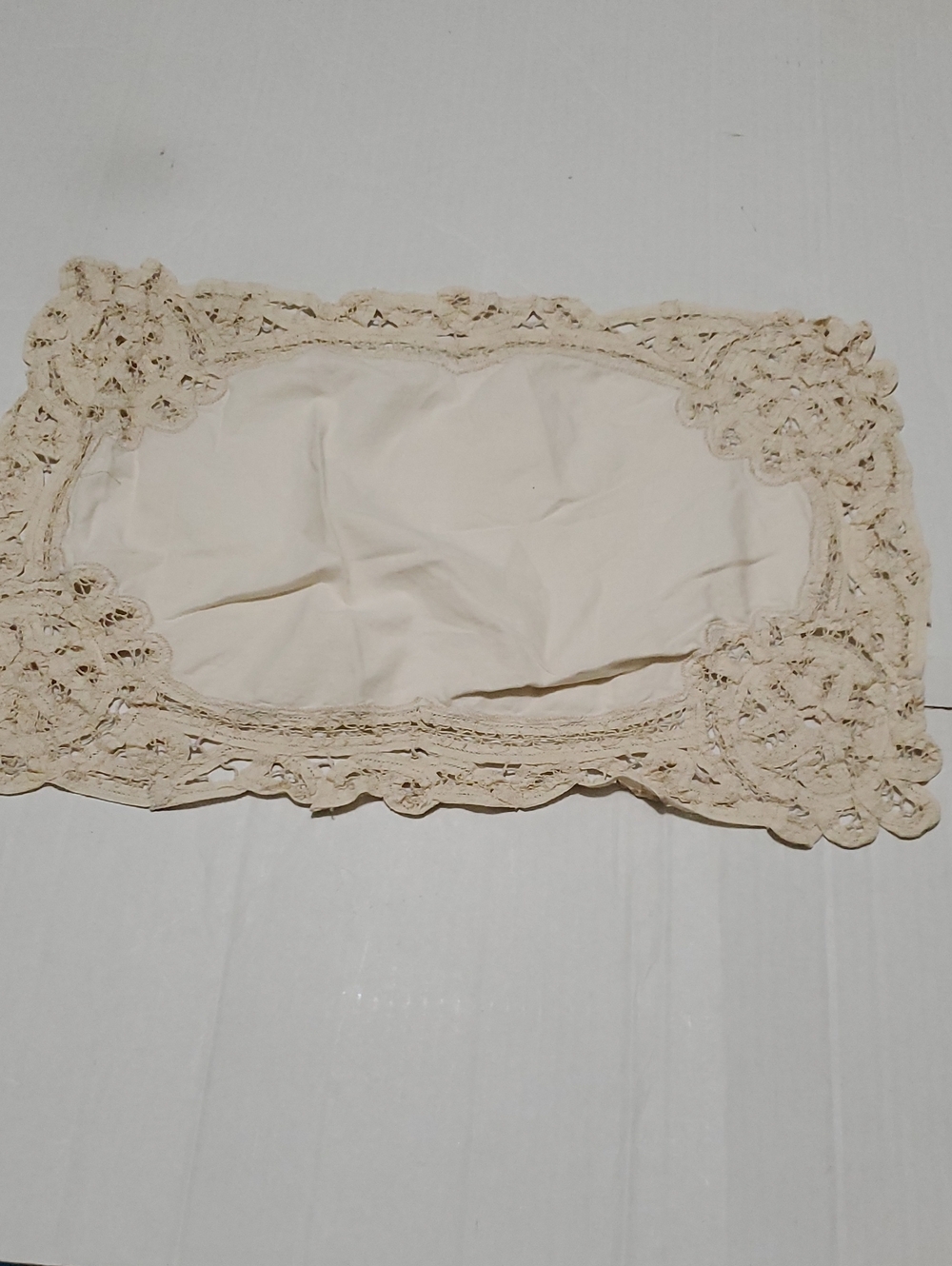 VTG Cream Battenburg Lace Trim Decorative Doillie Table Topper Placemat